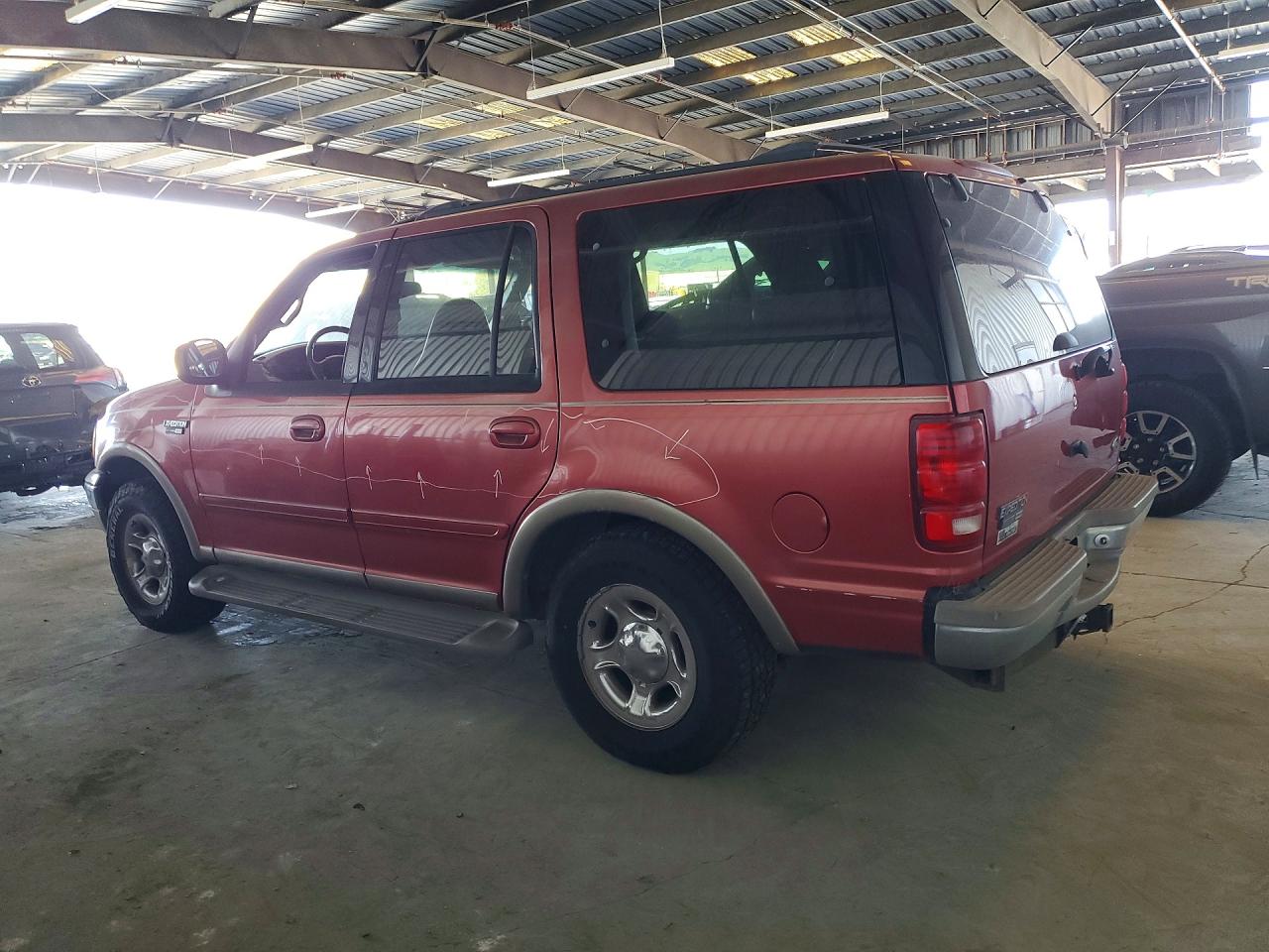 2002 Ford Expedition VIN 1FMPU18L12LA58011 photo 2
