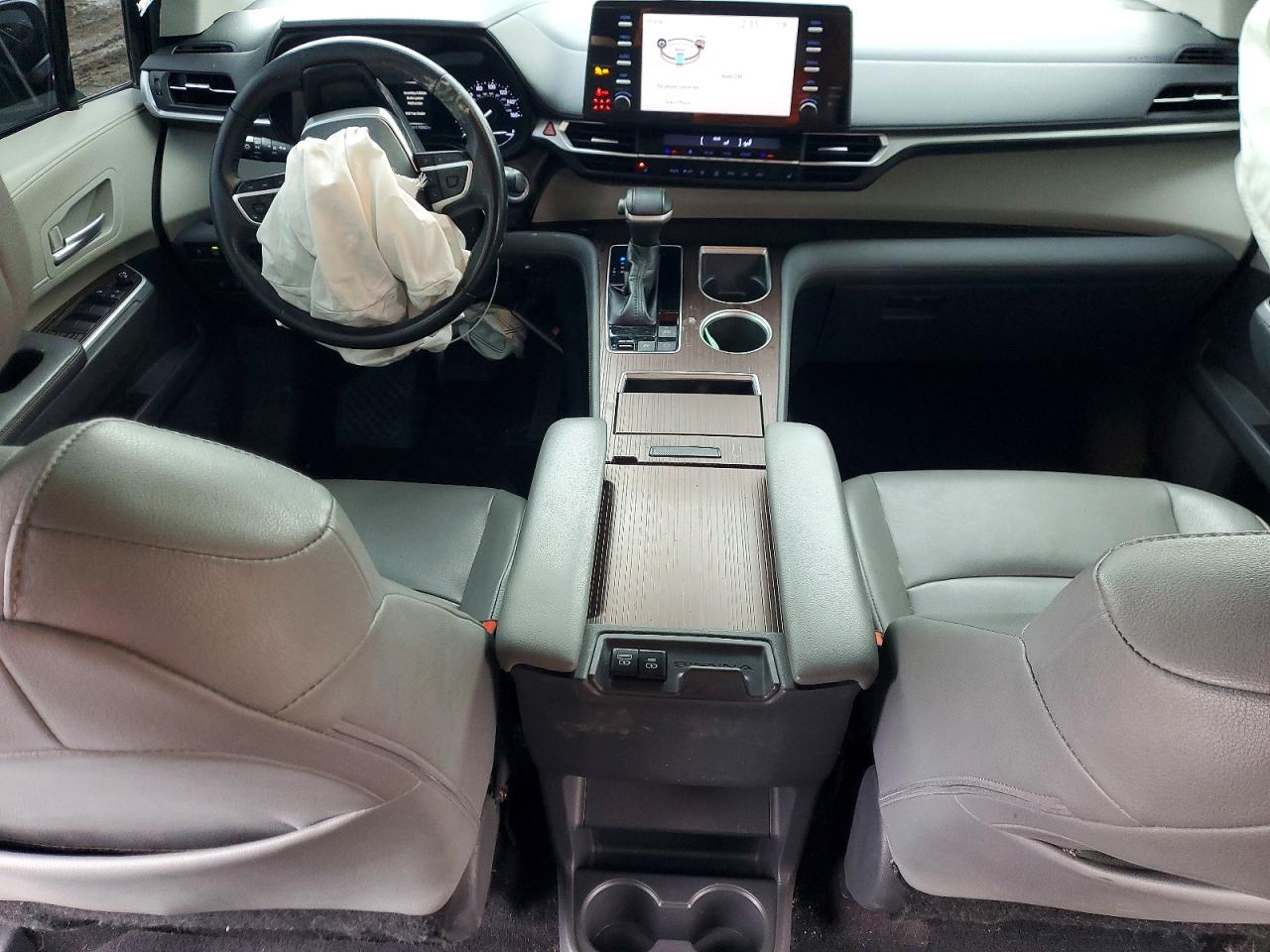 2021 Toyota Sienna VIN 5TDYRKEC1MS041103 photo 8