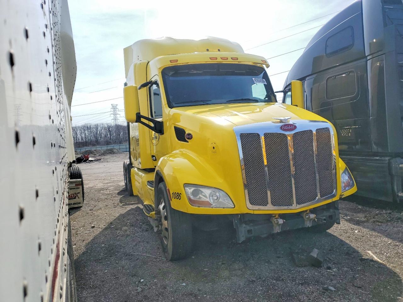 2017 PETERBILT All models VIN 1XPBDP9X2HD418150 photo 1
