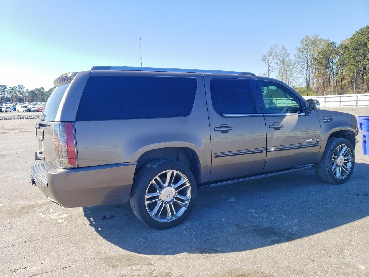 2014 Cadillac Escalade VIN 1GYS3JEF4ER176890 photo 3