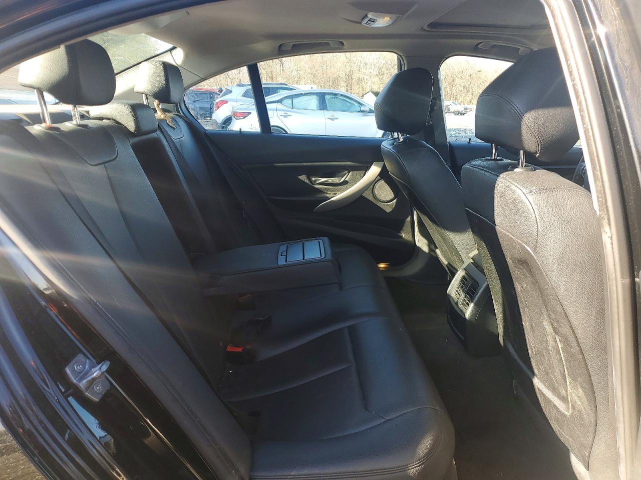2015 BMW 3 series VIN WBA3C3G57FNS73985 photo 10