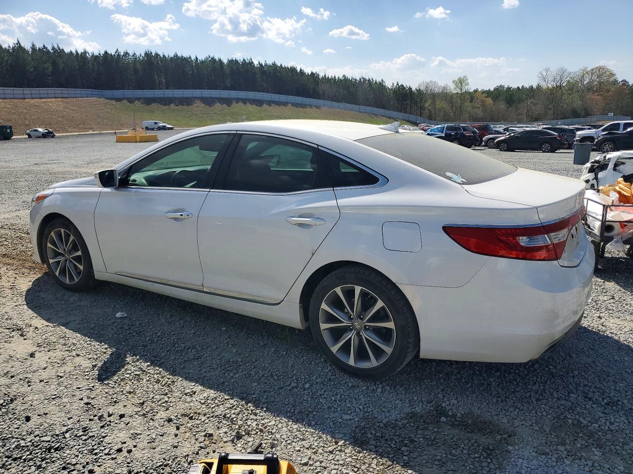 2017 Hyundai Azera VIN KMHFG4JG8HA581869 photo 2