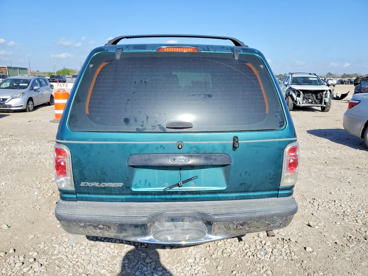 1998 Ford Explorer VIN 1FMZU32X7WZC14586 photo 6