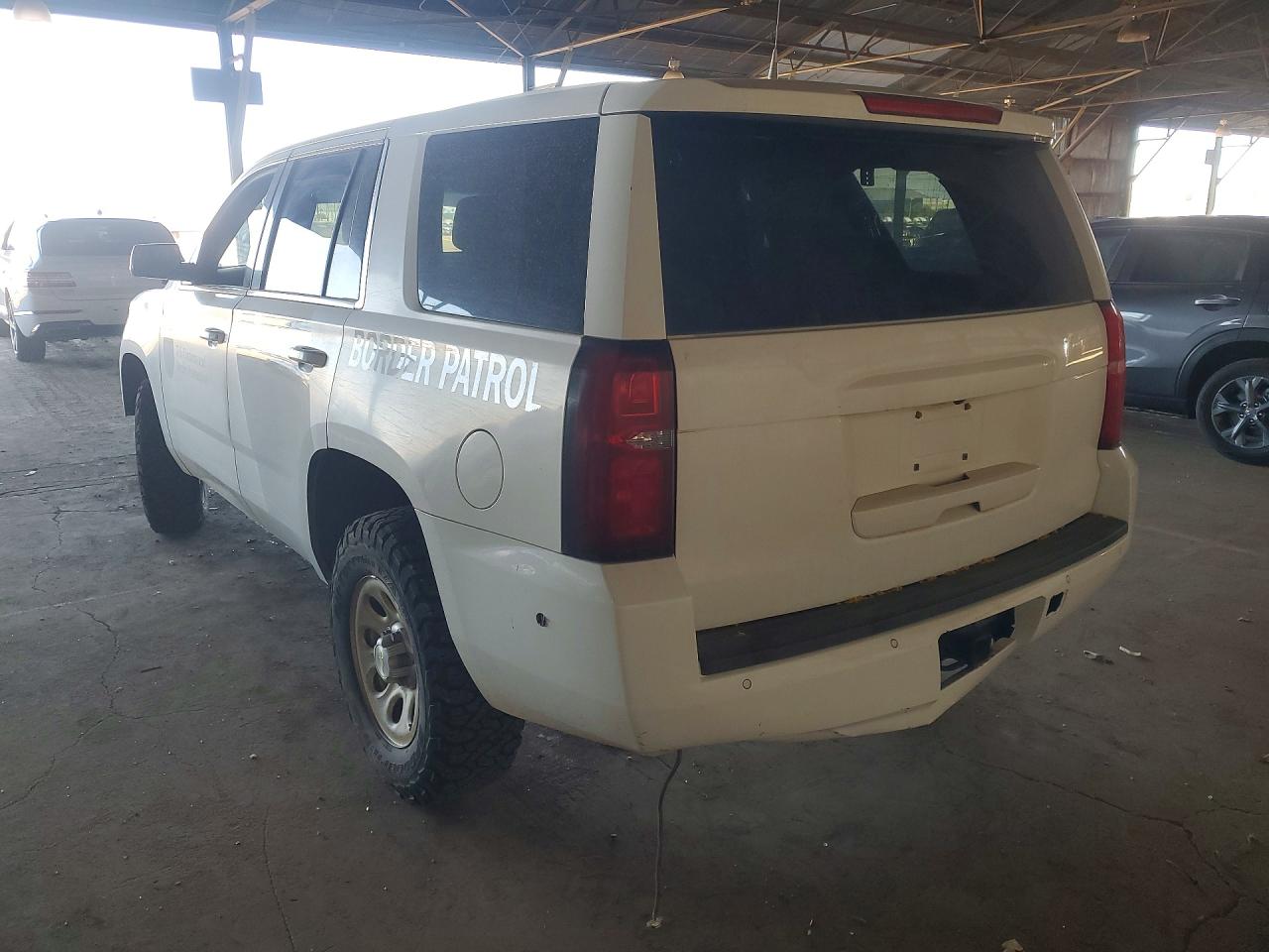 2019 Chevrolet Tahoe VIN 1GNSKFEC7KR128752 photo 2