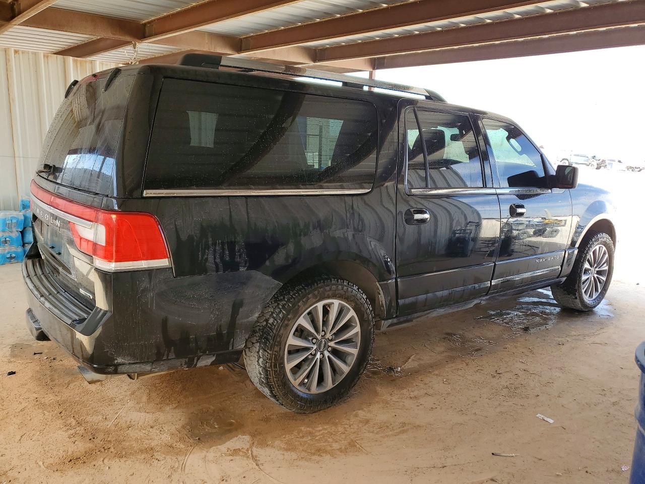 2016 Lincoln Navigator VIN 5LMJJ3HT2GEL07645 photo 3