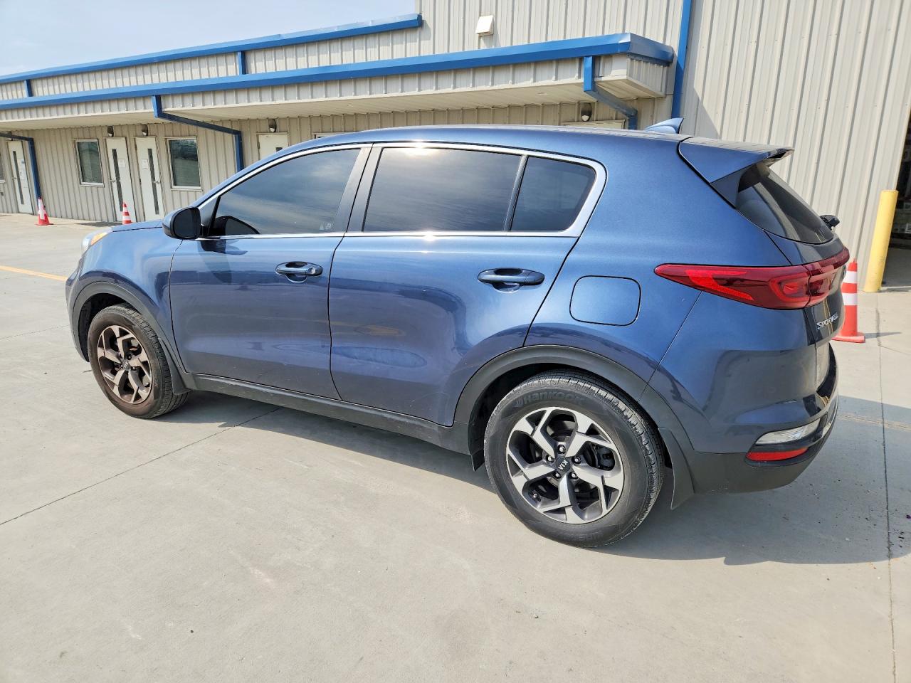 2021 Kia Sportage VIN KNDPM3AC8M7901868 photo 2
