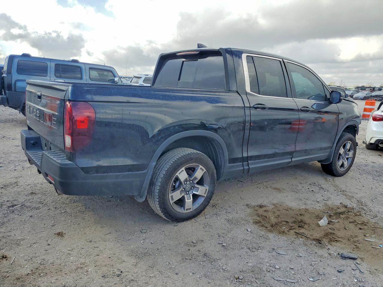 2025 Honda Ridgeline VIN 5FPYK3F58SB018095 photo 3