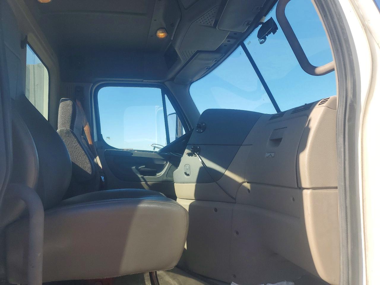 2016 FREIGHTLINER All other VIN 1FUBGEDV9GLHC5703 photo 5