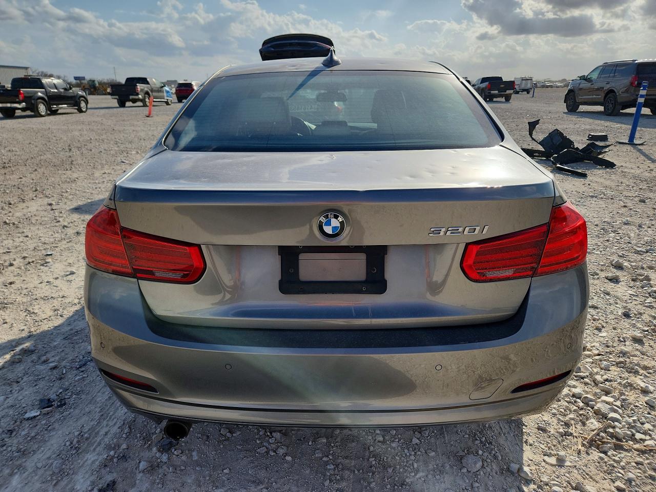 2017 BMW 3 series VIN WBA8E1G57HNU14917 photo 6