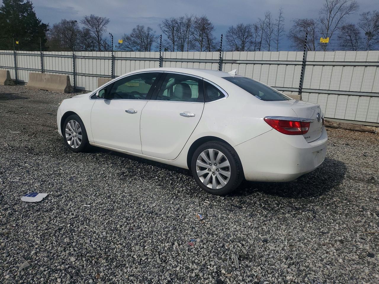 2014 Buick Verano VIN 1G4PN5SK4E4229109 photo 2