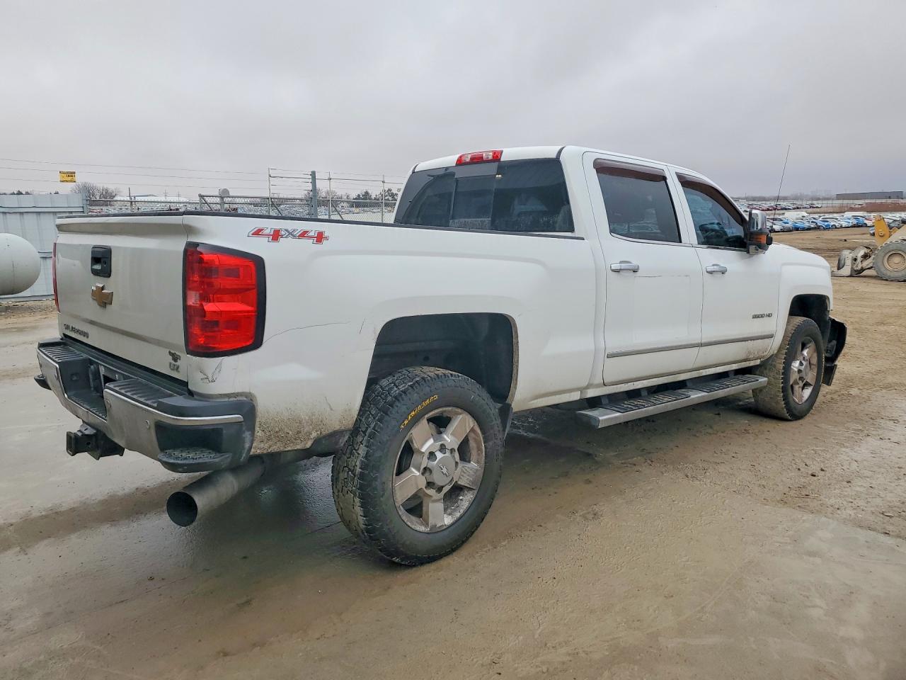 2015 Chevrolet All models VIN 1GC1KWE80FF504456 photo 3