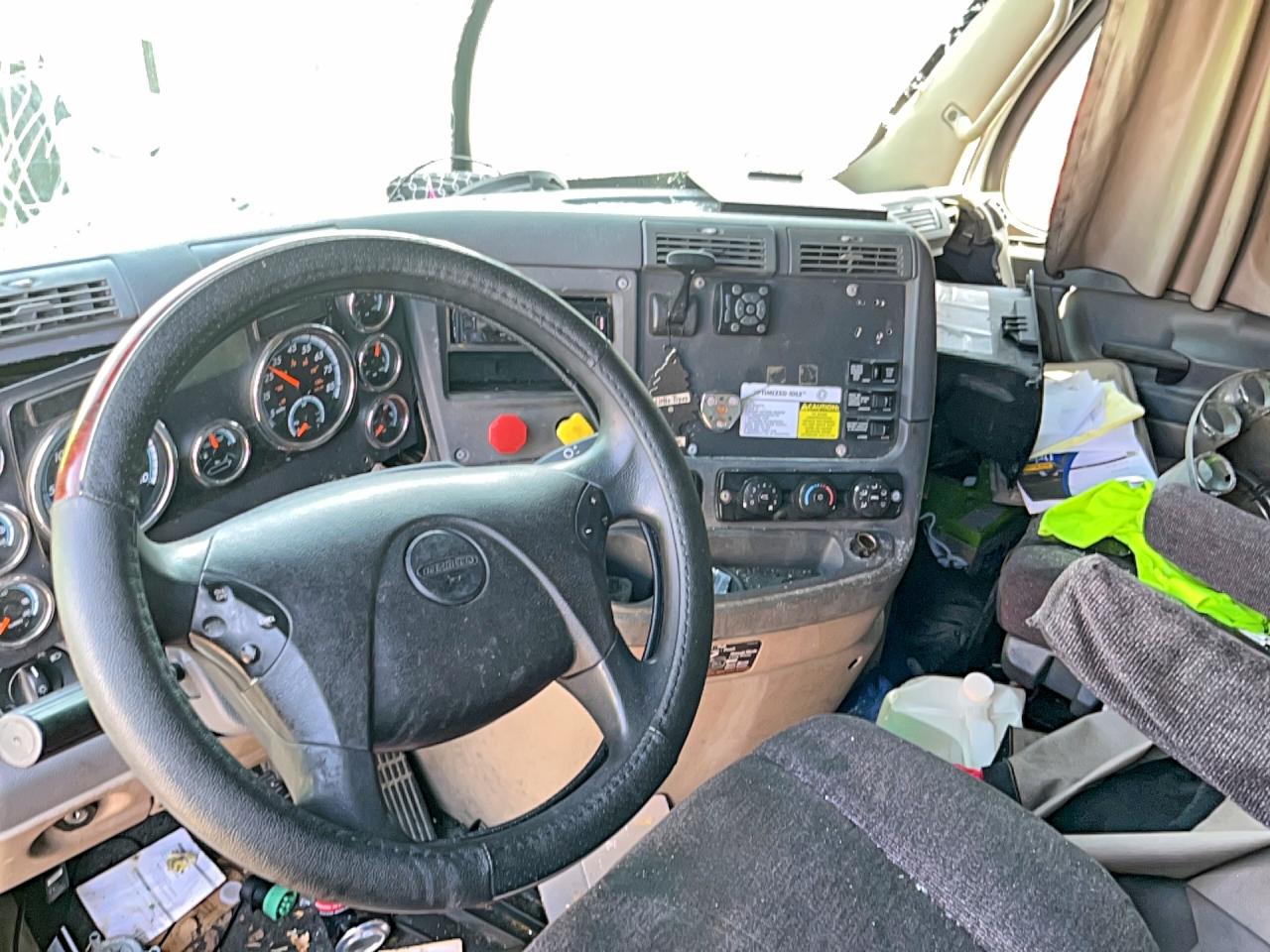 2015 FREIGHTLINER Cascadia VIN 3AKJGLD56FSFX3953 photo 9