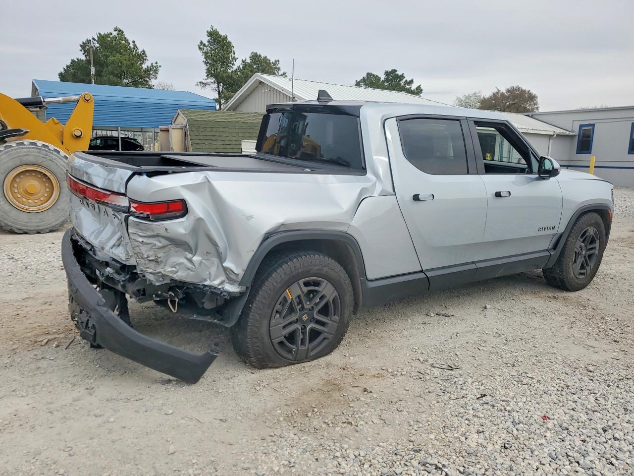 2025 Rivian Rit VIN 7FCTGBAA3SN037989 photo 3