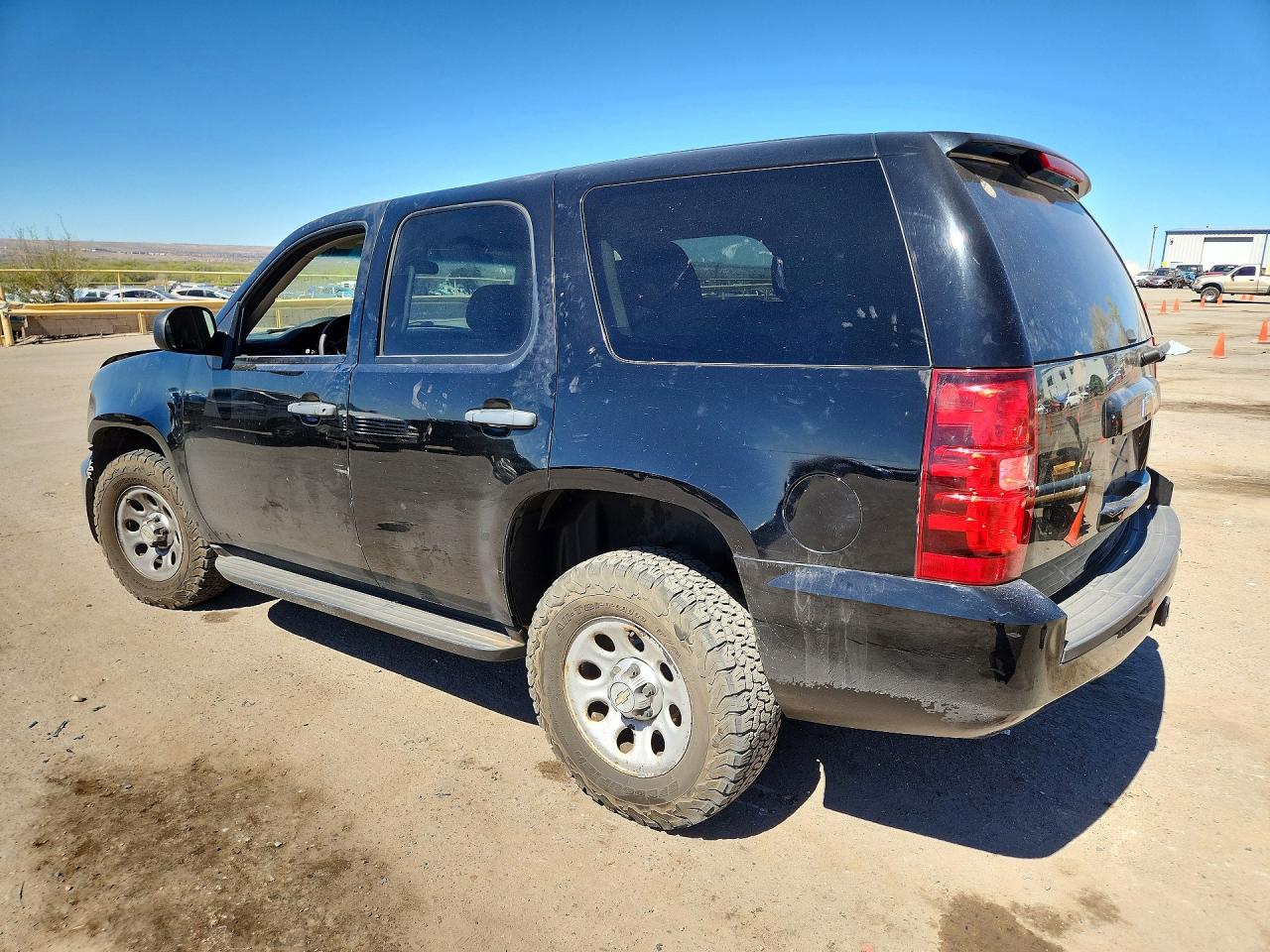 2012 Chevrolet Tahoe VIN 1GNSK2E02CR175218 photo 2