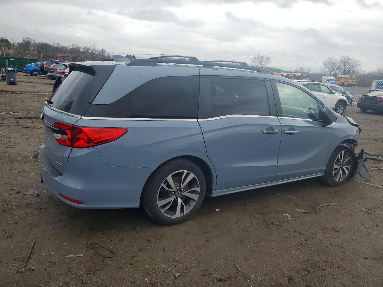 2024 Honda Odyssey VIN 5FNRL6H83RB027705 photo 3