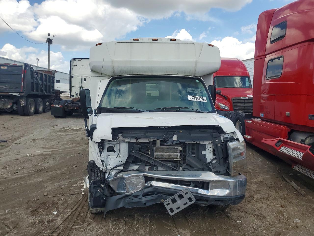 2019 Ford Econoline VIN 1FDFE4FS0KDC03215 photo 5