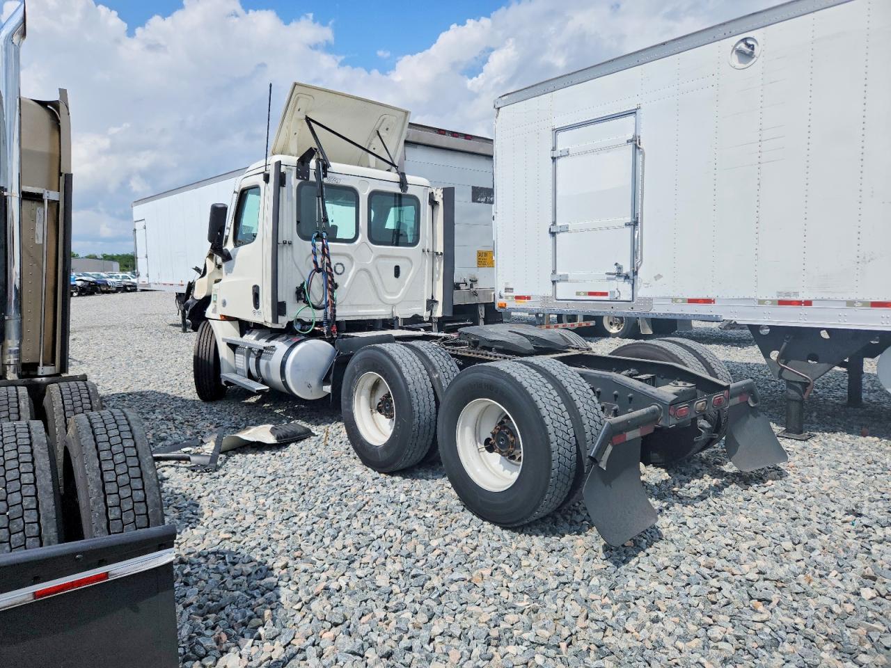 2022 FREIGHTLINER All other VIN 3AKJHLDV0NSMS8769 photo 3