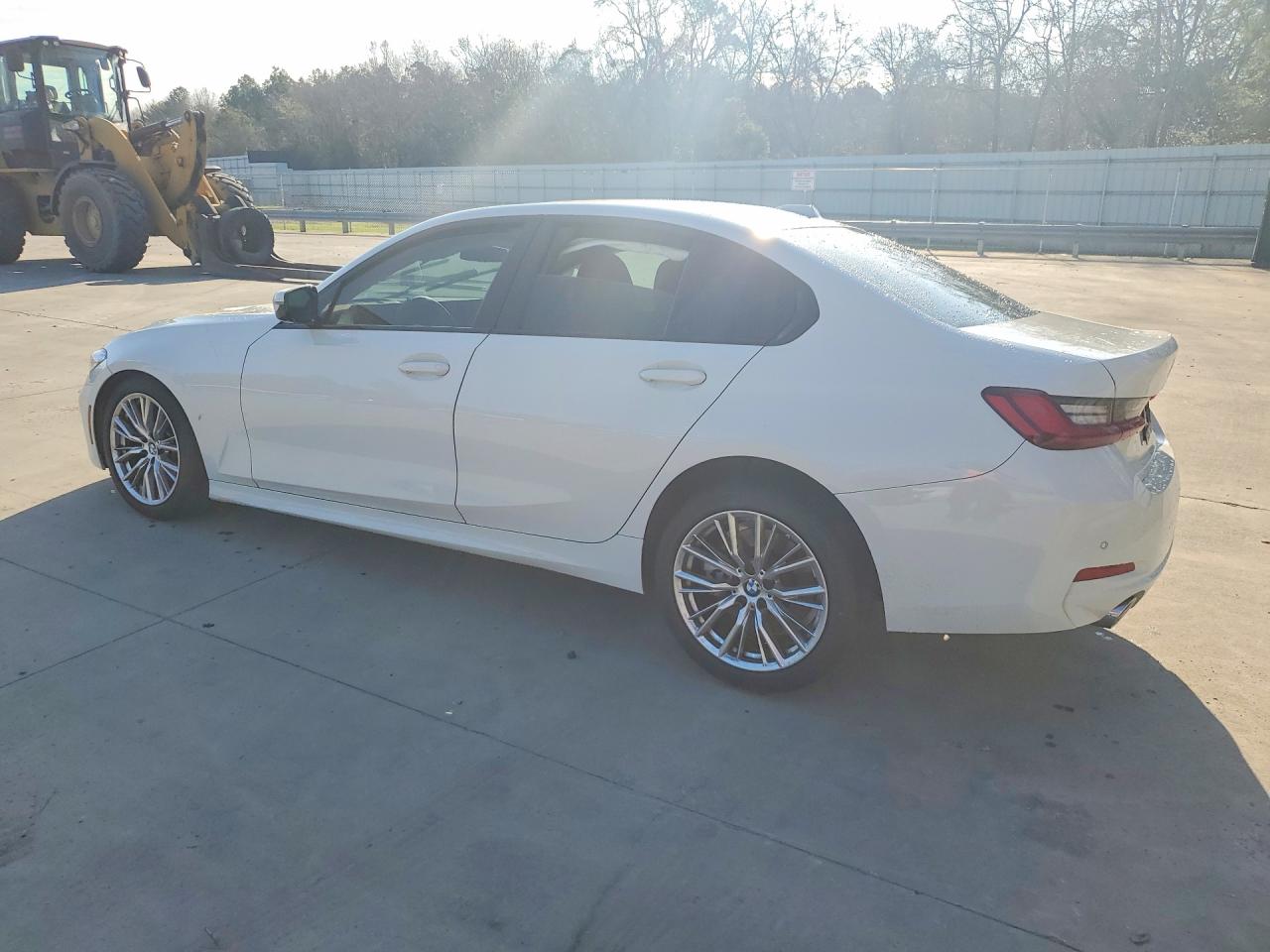 2023 BMW 3 series VIN 3MW69FF02P8C83895 photo 2