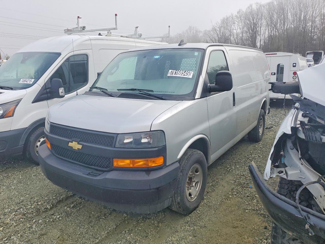 2023 CHEV Express VIN 1GCWGAFP5P1233361 photo 1