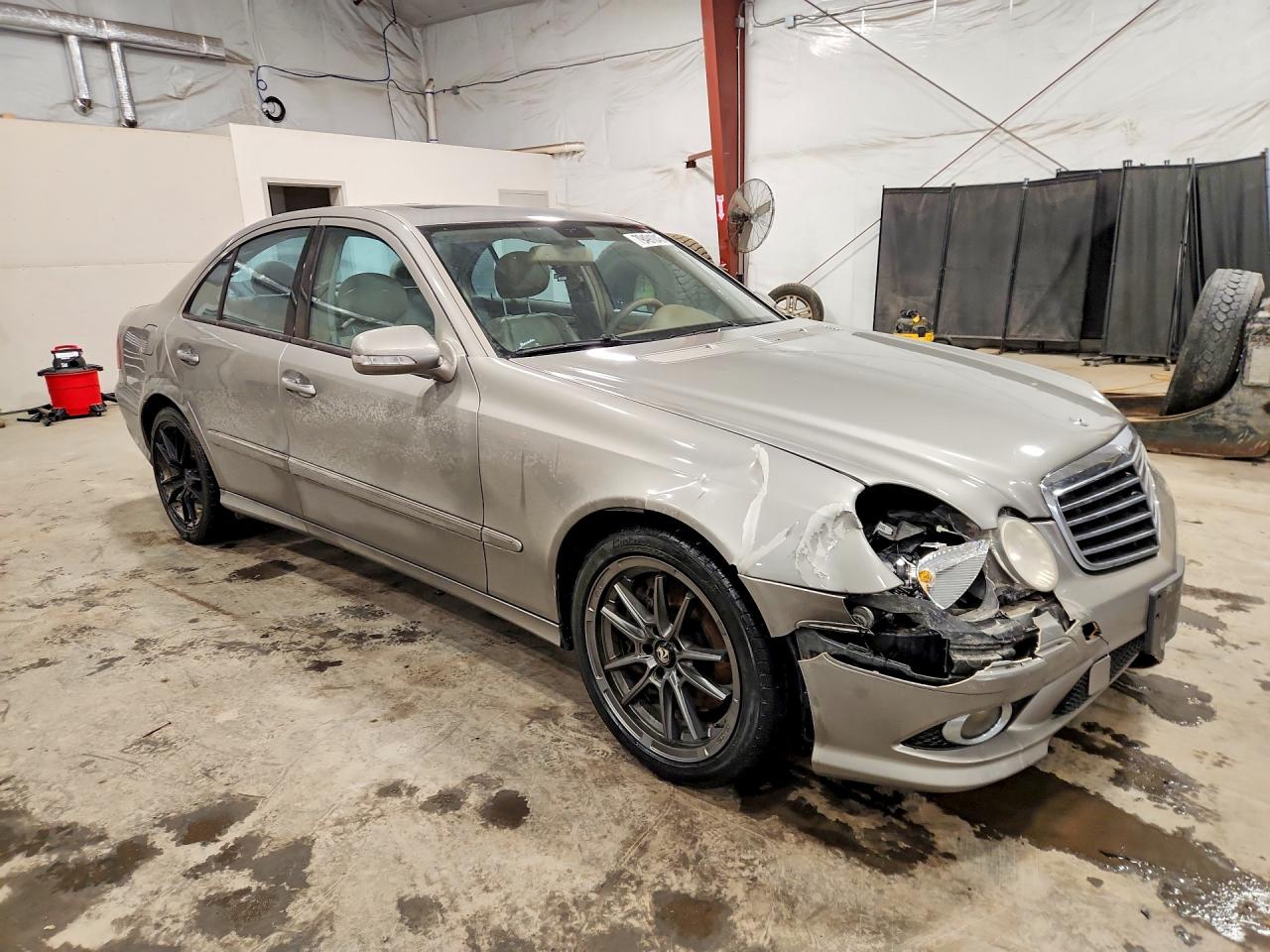 2009 MERCEDES E-class VIN WDBUF87X89B436838 photo 4