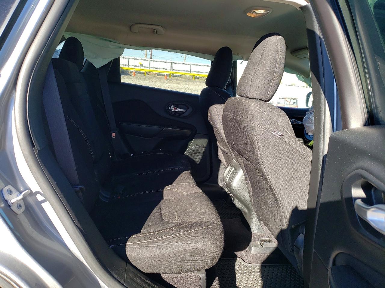 2016 Jeep Grand cher VIN 1C4PJMCS2GW235684 photo 11