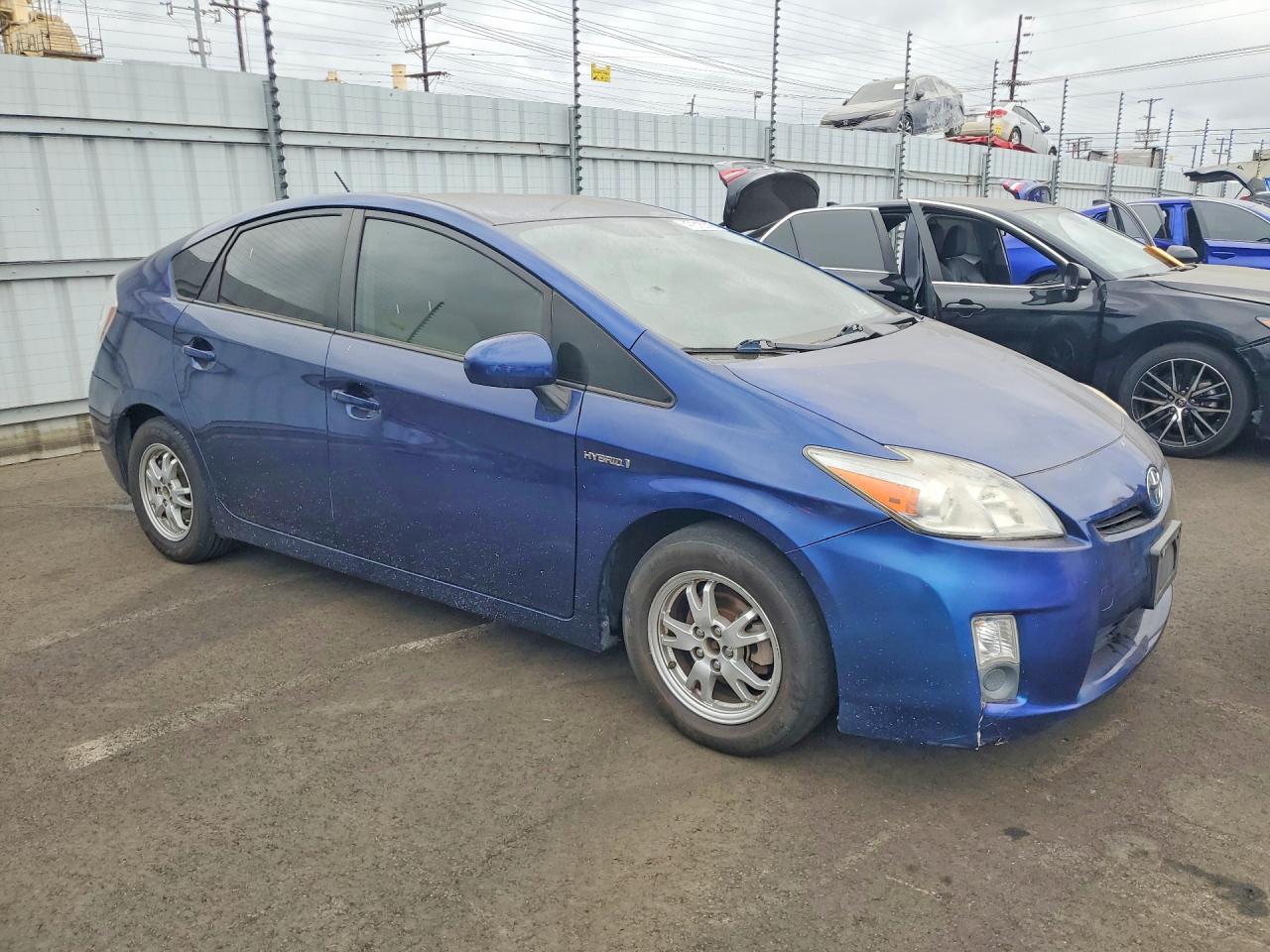 2011 TOYT Prius VIN JTDKN3DU5B0250815 photo 4