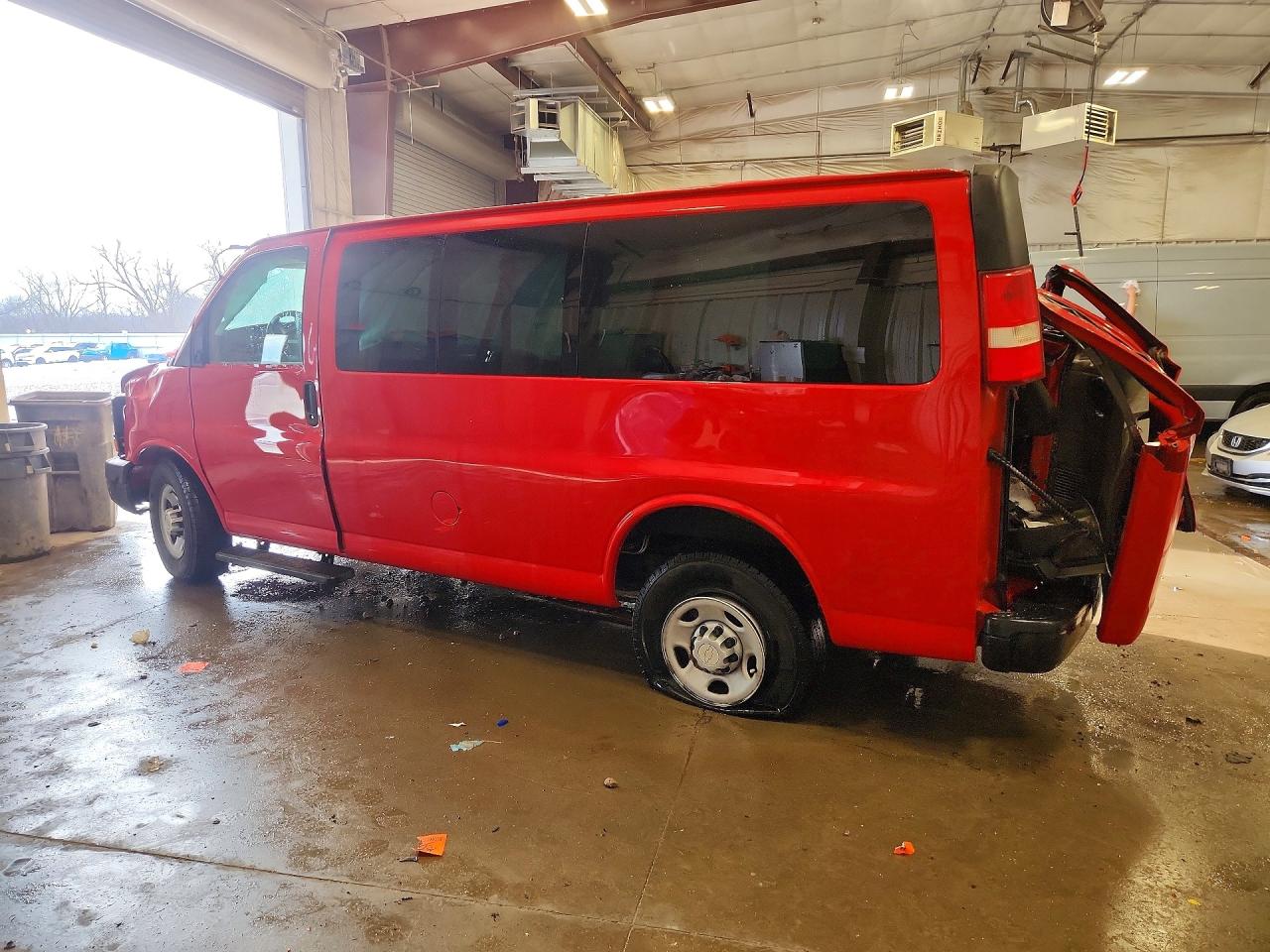 2017 Chevrolet Express VIN 1GAWGEFG1H1292585 photo 2