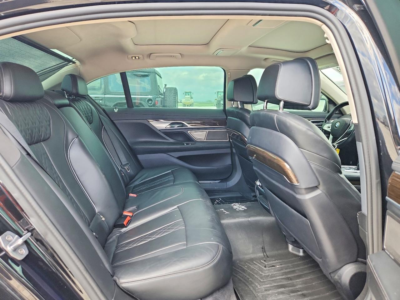 2016 BMW 7 series VIN WBA7F0C51GGL99990 photo 10