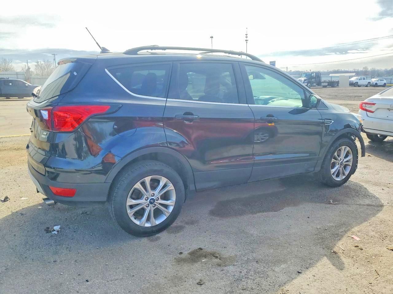 2019 Ford Escape VIN 1FMCU9GD3KUB75980 photo 3