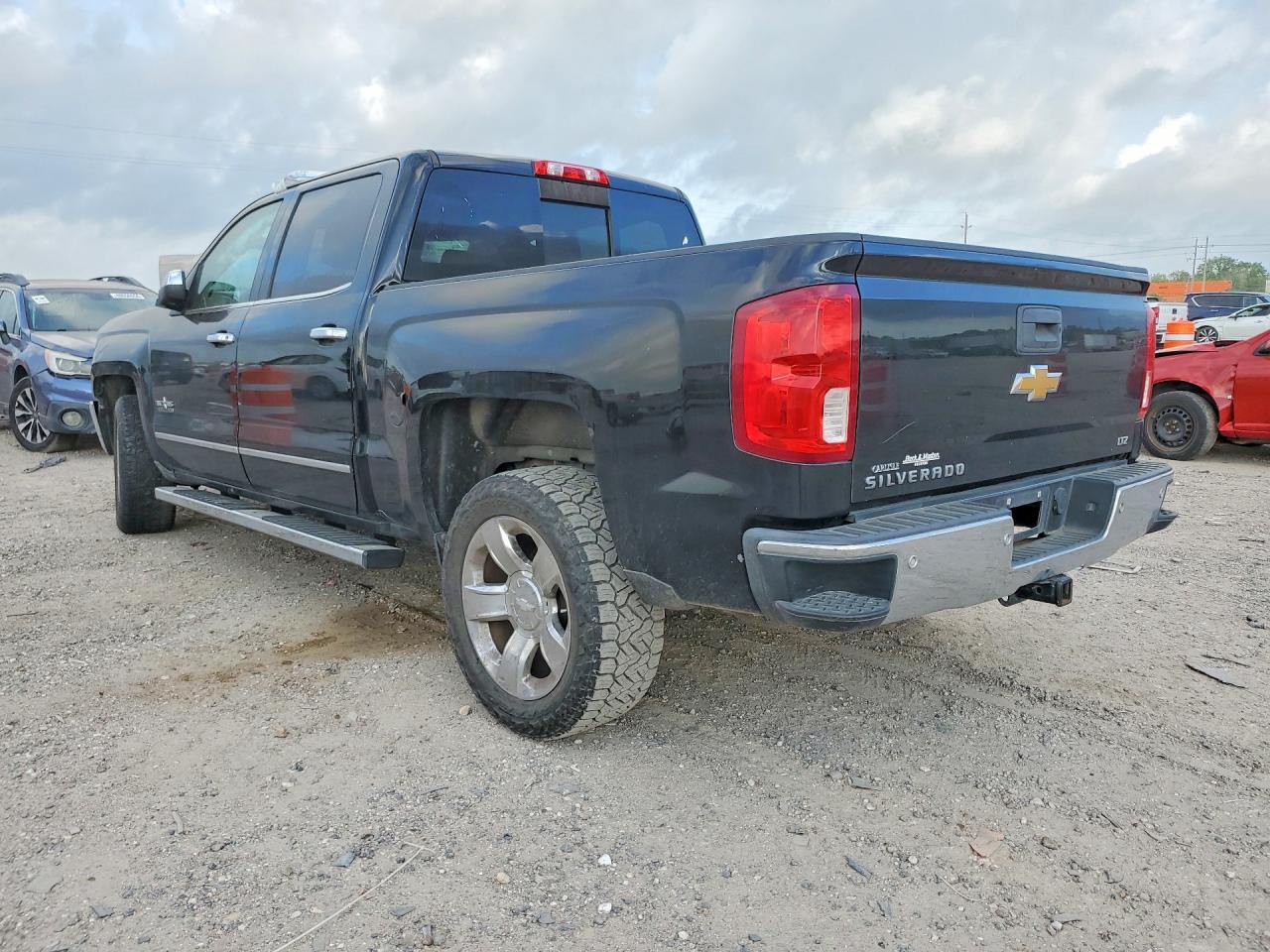 2017 Chevrolet All models VIN 3GCPCSEC1HG377089 photo 2