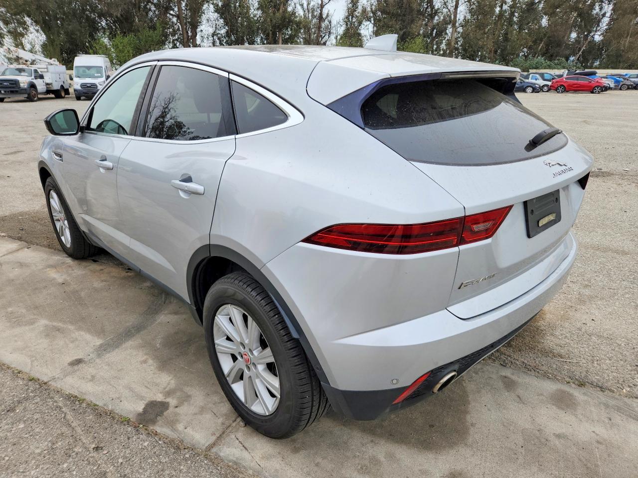 2018 Jaguar Etype VIN SADFJ2FX7J1Z09571 photo 2