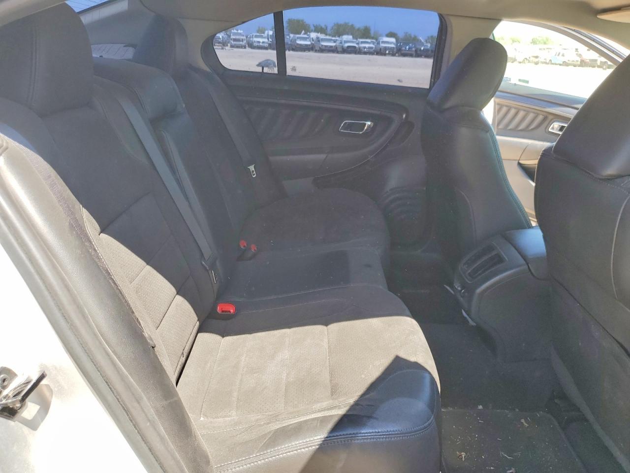 2010 Ford Taurus VIN 1FAHP2KT5AG118075 photo 10