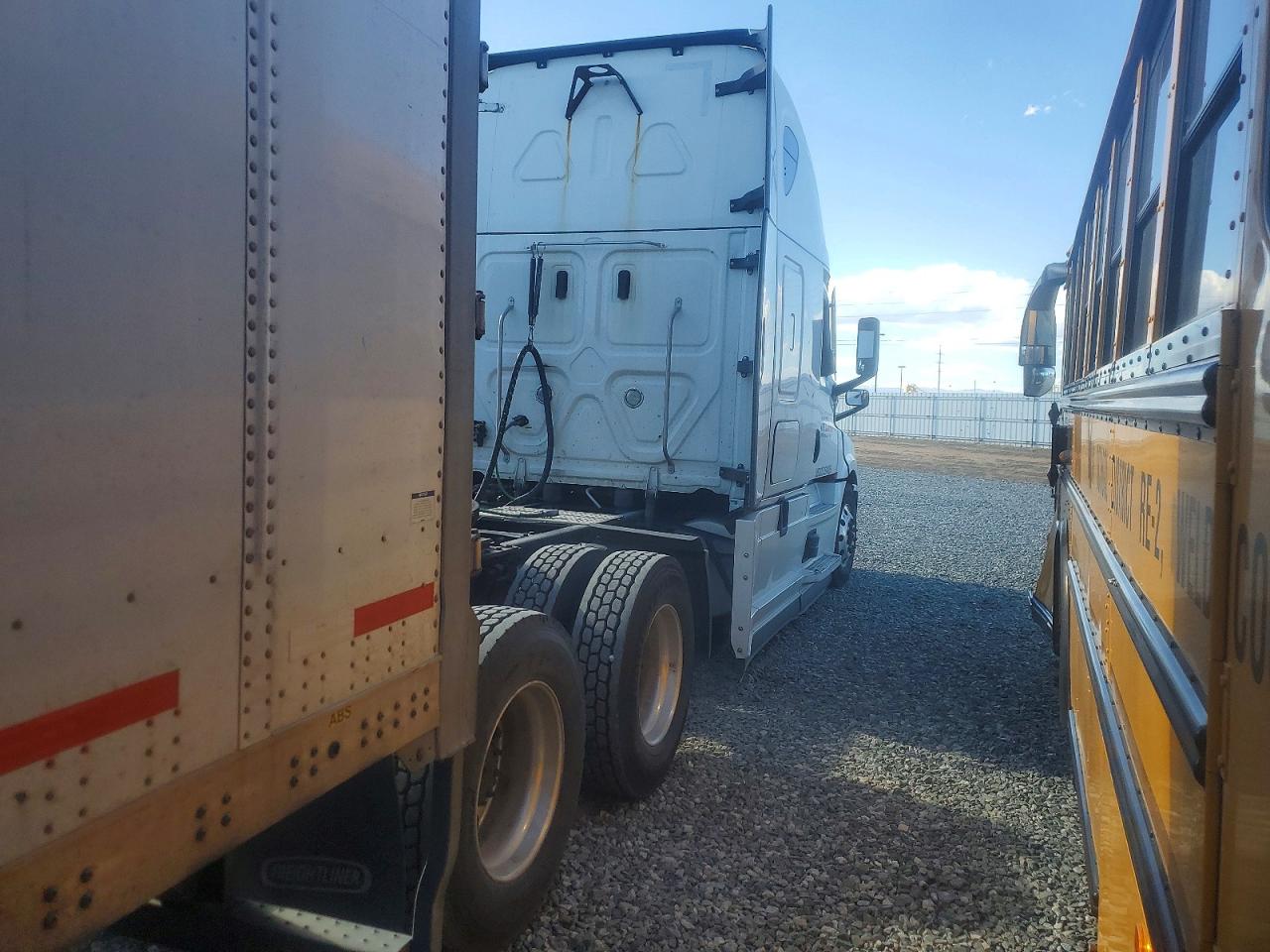 2022 FREIGHTLINER All other VIN 3AKJHHDR9NSMH5634 photo 4