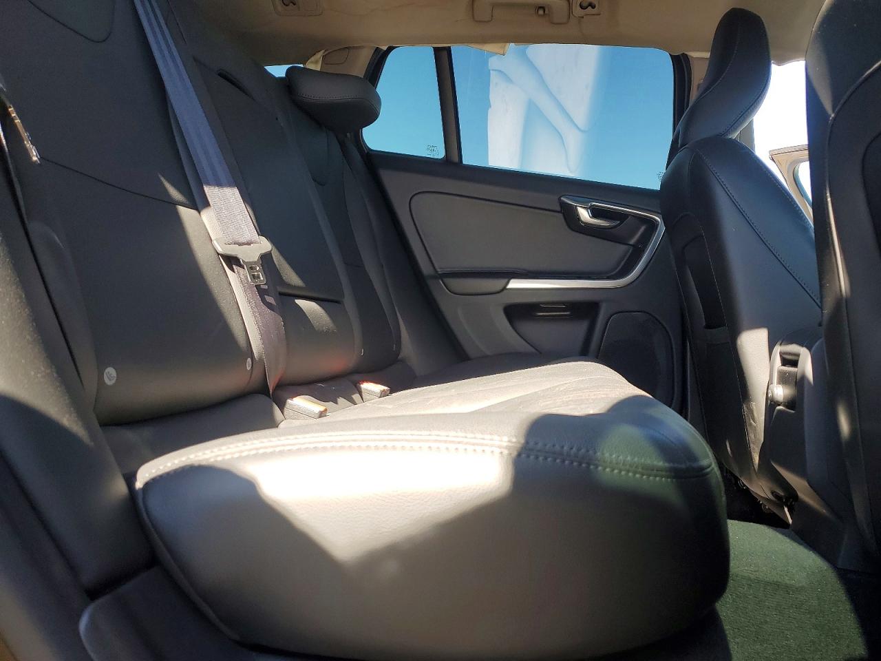 2018 Volvo V60 VIN YV440MWK5J2058058 photo 11