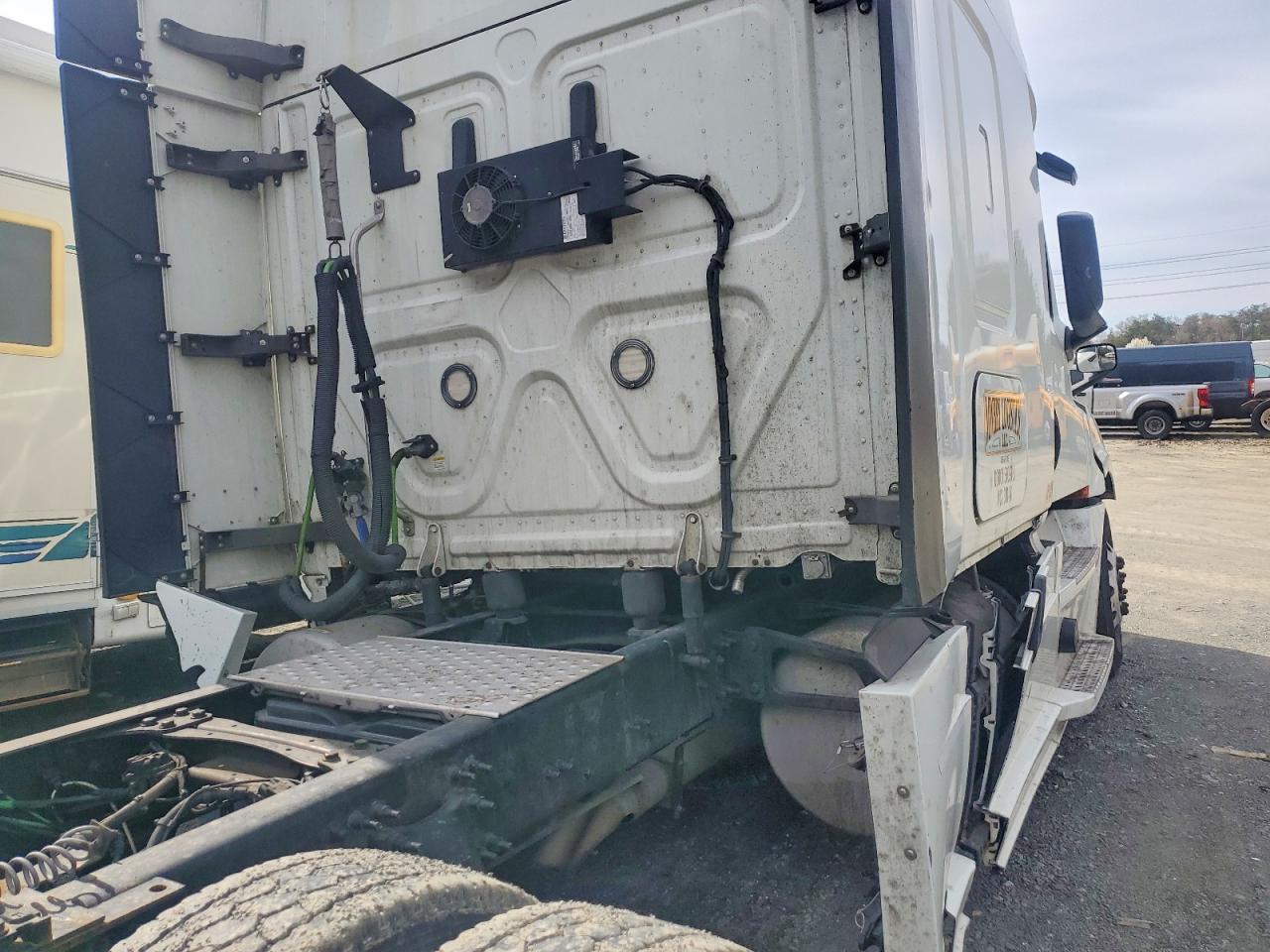 2019 FREIGHTLINER All other VIN 1FUJHHDR5KLKG0128 photo 6
