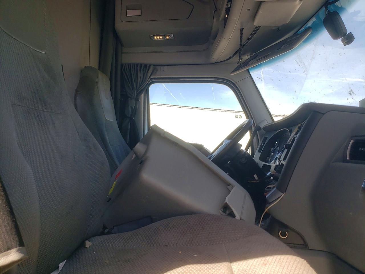2019 KENWORTH All other VIN 1XKYDP9X9KJ299229 photo 5