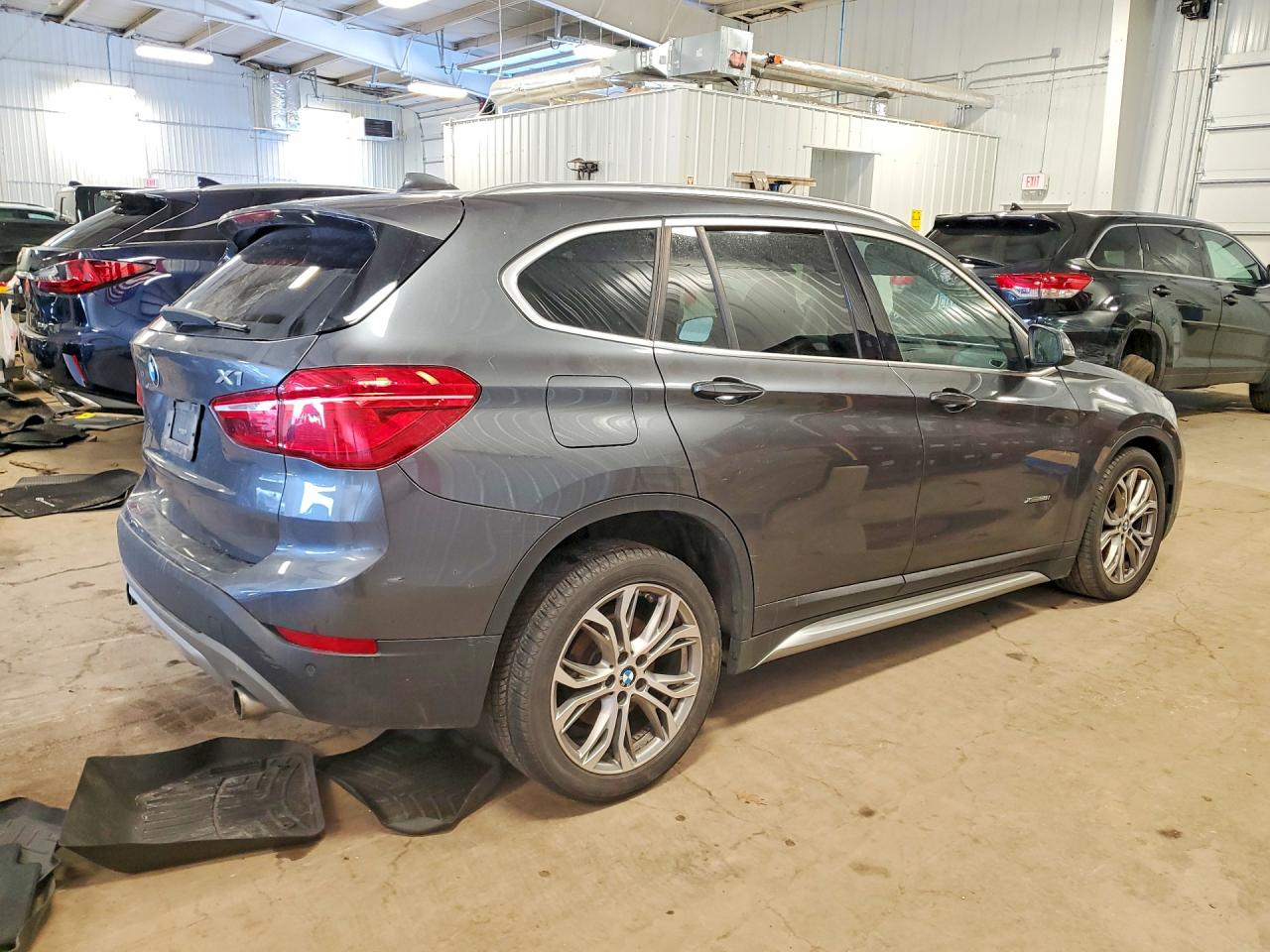 2016 BMW X1 VIN WBXHT3C30GP884589 photo 3