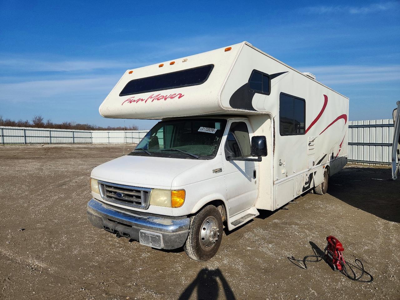 2005 FORD Econoline VIN 1FDXE45S95HB07067 photo 2
