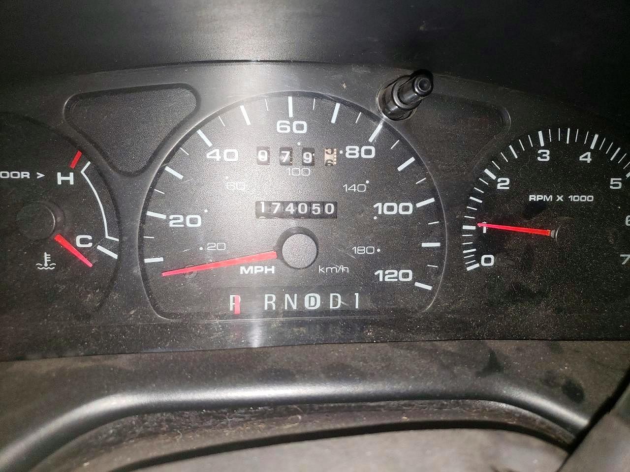 2000 Ford Taurus VIN 1FAFP5828YG225641 photo 9
