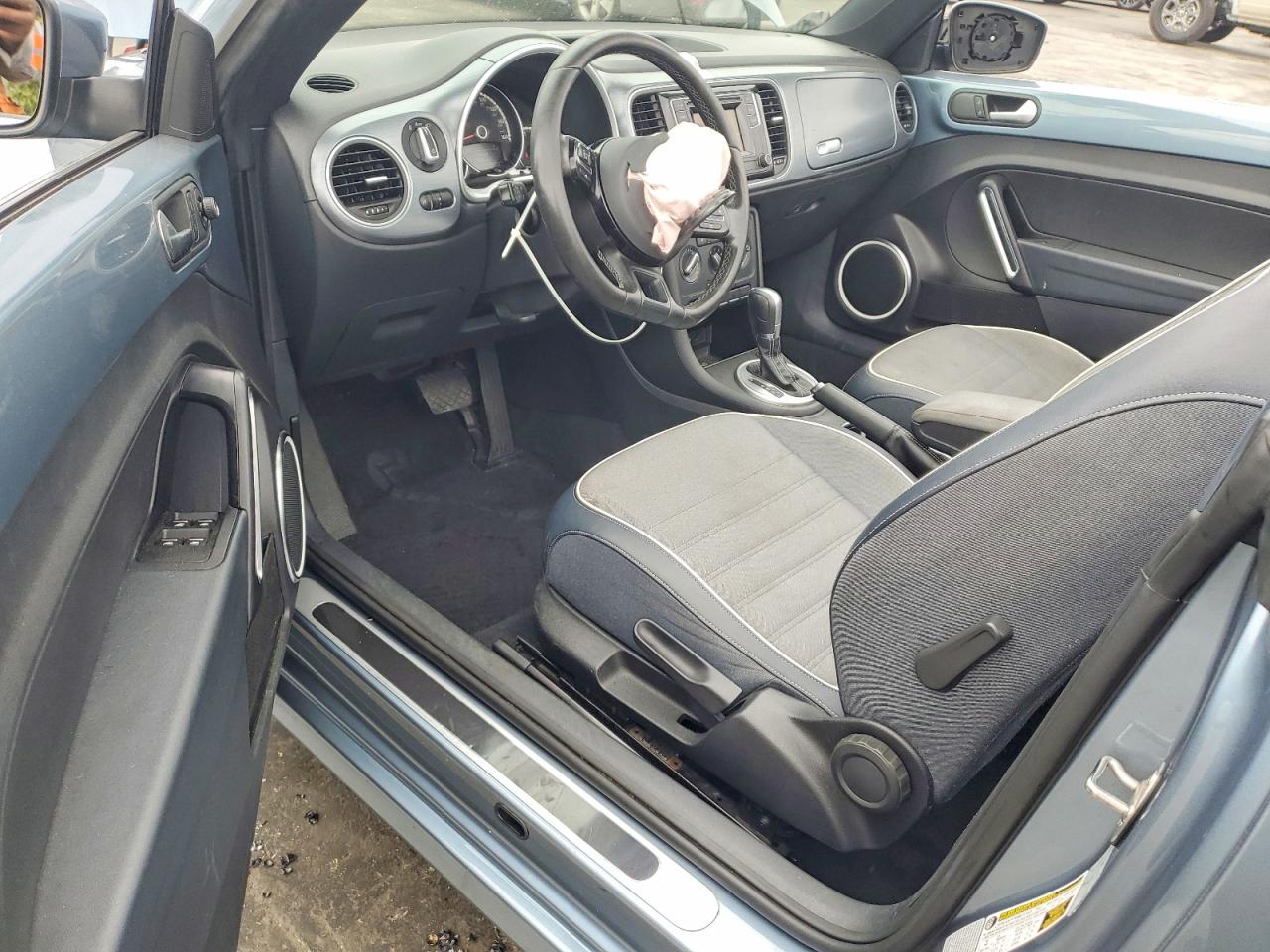 2016 Volkswagen Beetle VIN 3VW507AT0GM811762 photo 8