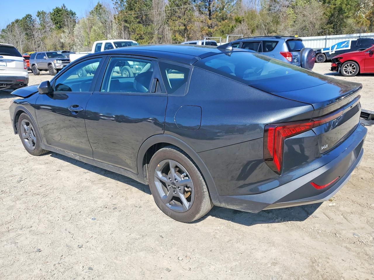 2025 Kia All other VIN 3KPFT4DE8SE099739 photo 2
