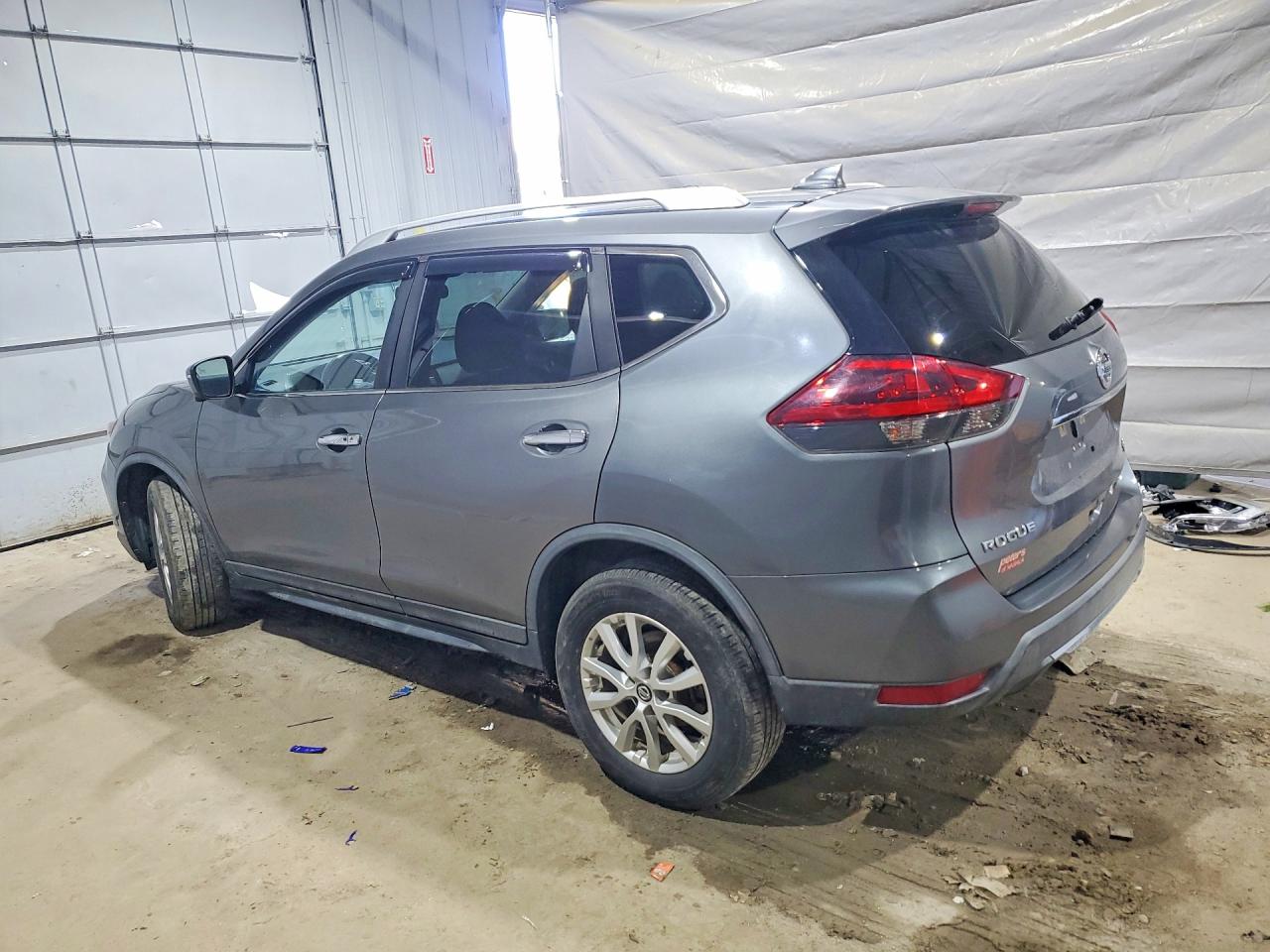 2018 Rogue VIN KNMAT2MV1JP541547 photo 2