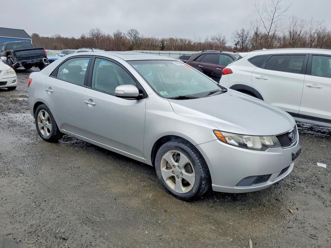 2010 Kia Forte VIN KNAFU4A25A5110520 photo 4