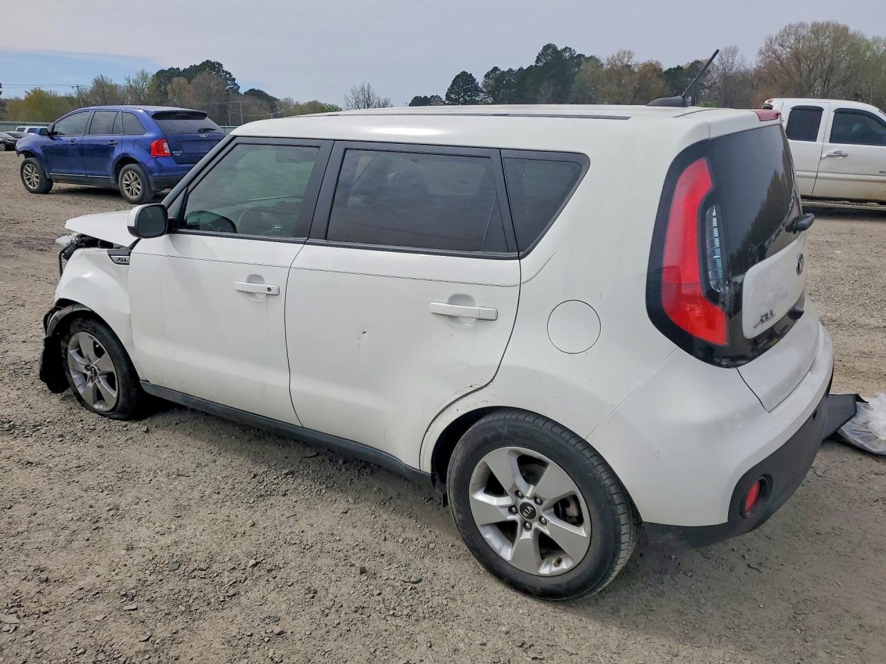2019 Kia Soul base VIN KNDJN2A23K7642403 photo 2