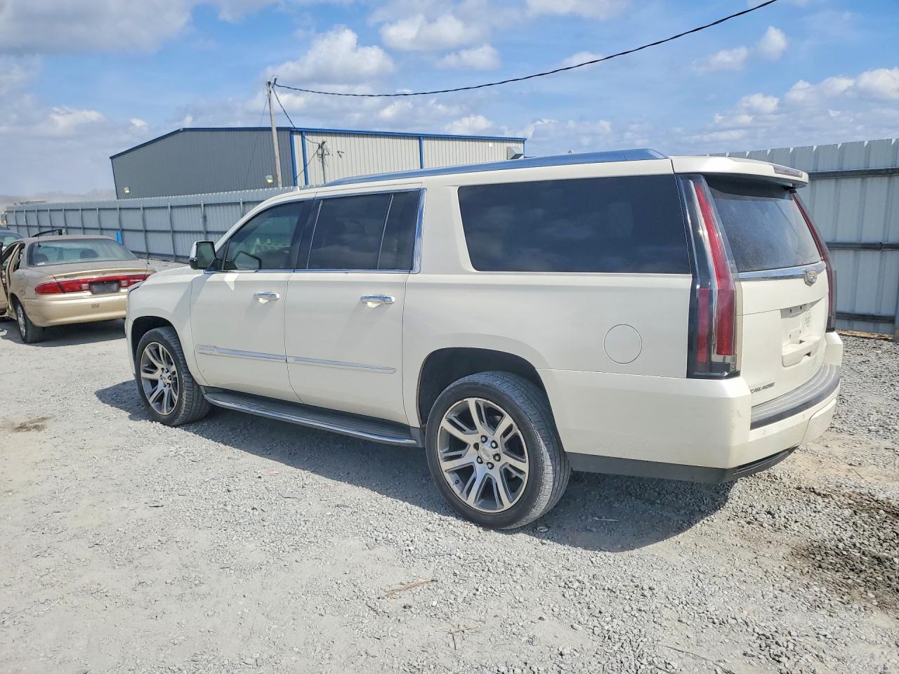 2015 Cadillac Escalade VIN 1GYS3SKJ6FR693446 photo 2