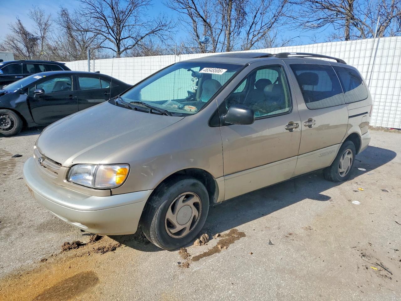 2000 Toyota Sienna VIN 4T3ZF13C1YU180419 photo 1
