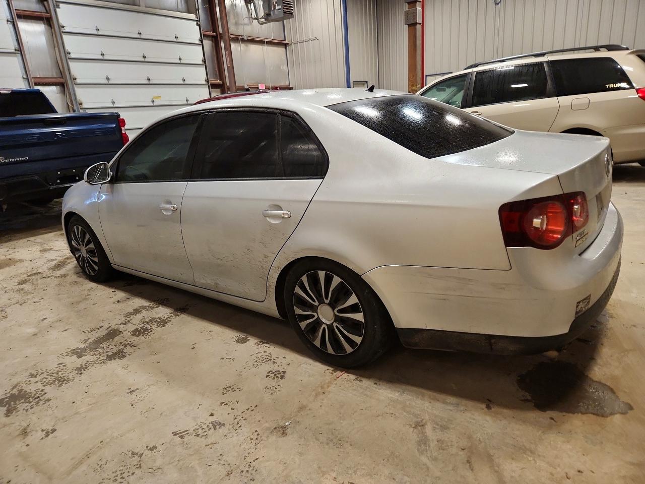 2009 VOLKSWAGEN Jetta VIN 3VWJZ71KX9M084077 photo 2
