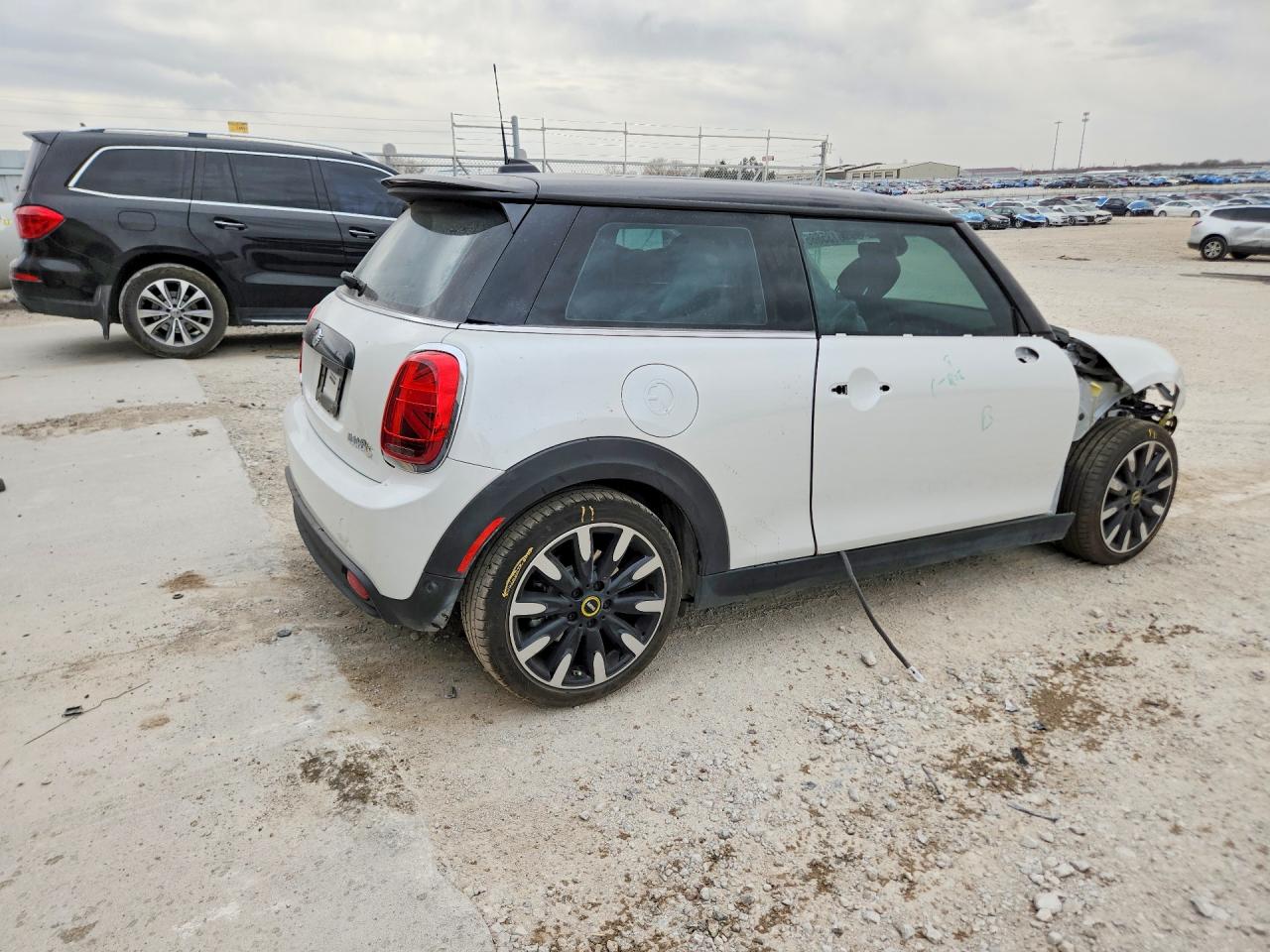 2024 Mini Cooper VIN WMW13DJ04R2U35300 photo 3