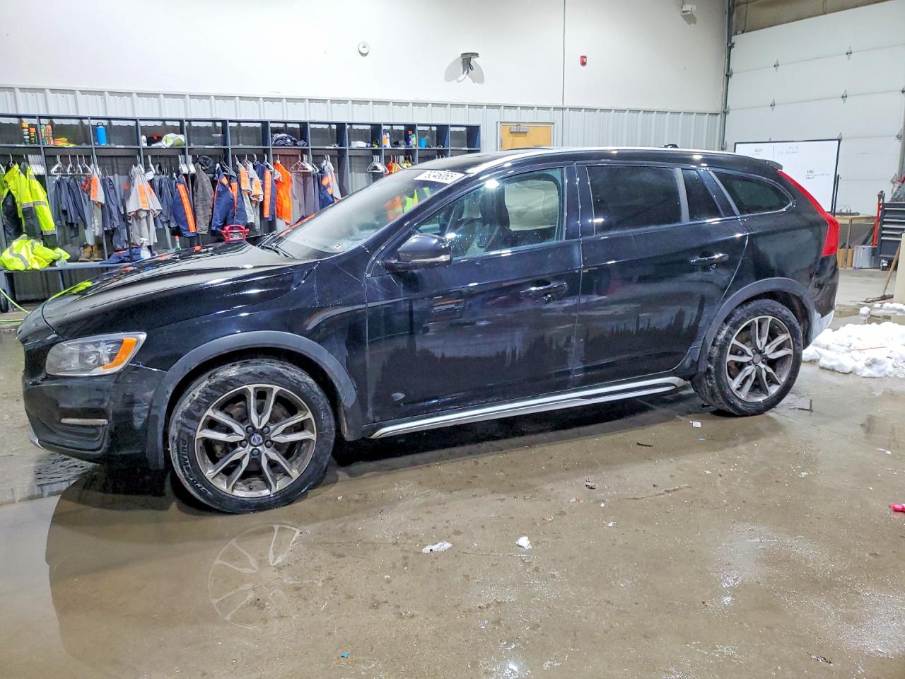 2017 Volvo V60 VIN YV440MWK1H1024635 photo 1