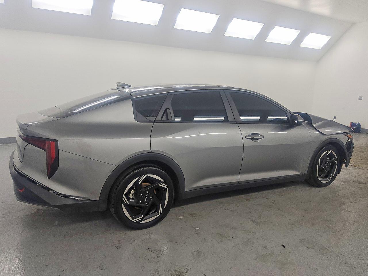 2025 Kia All other VIN 3KPFU4DE2SE144719 photo 3